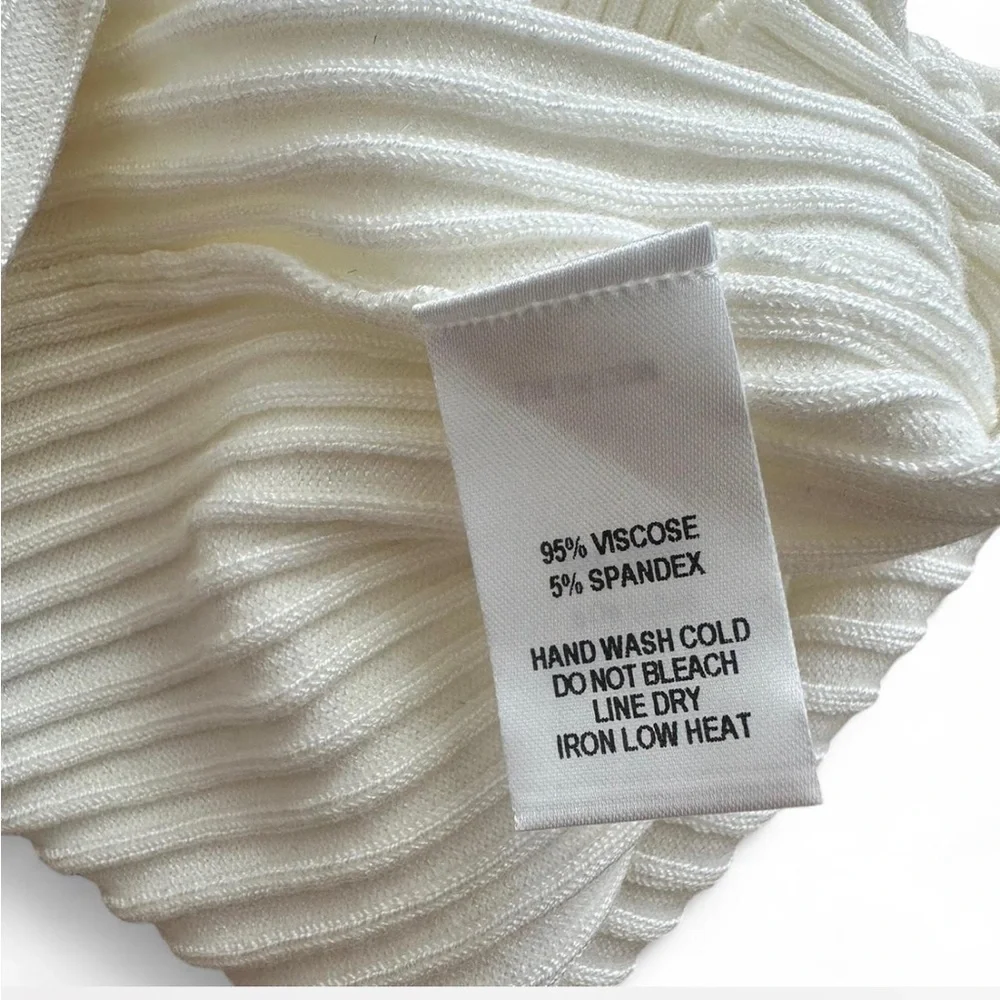 One-Shoulder White Ribbed Top - Picture 5 of 5